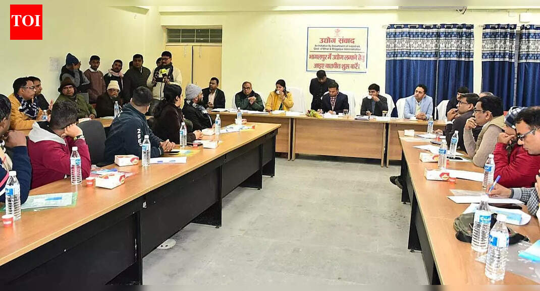 भागलपुर में उद्योग और उद्यमिता को बढ़ावा देने के लिए ‘उद्योग संवाद’ मनाया गया. पटना समाचार