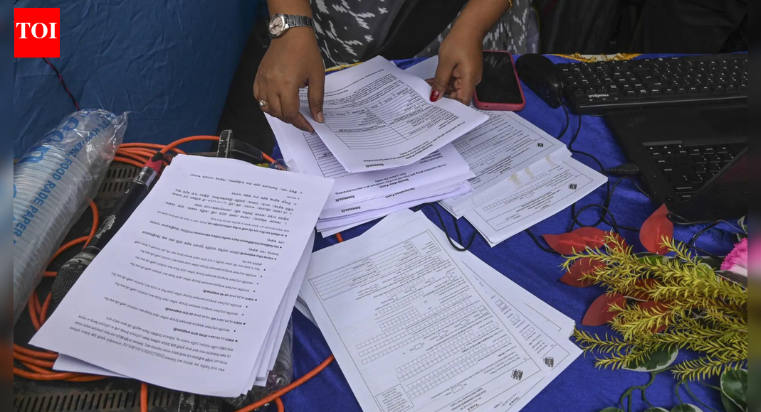 EC SIR स्वीप: मध्य प्रदेश में करीब 43 लाख वोटरों का सफाया; केरल में 24 लाख से अधिक विलोपन हुए | भारत समाचार