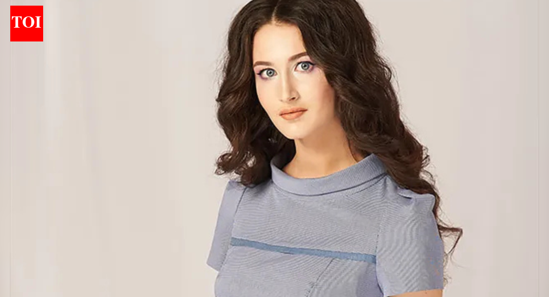 दुबई के एक होटल में एक रूसी परिचारिका की उसके पूर्व पति ने कैंची से वार कर हत्या कर दी, क्योंकि उसे संदेह था कि वह एस्कॉर्ट के रूप में काम करती थी।