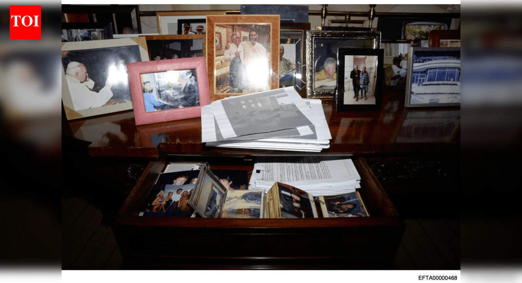 एप्सटीन फाइलों का नतीजा: क्या व्हाइट हाउस ने न्याय विभाग की मैसेजिंग की निगरानी के लिए हस्तक्षेप किया? यहां हम रिपोर्ट के बारे में जानते हैं