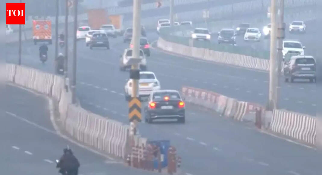 दिल्ली की वायु गुणवत्ता में सुधार: AQI 221 ‘खराब’ श्रेणी में; 292 साल में आनंद विहार सबसे ज्यादा प्रभावित | दिल्ली समाचार