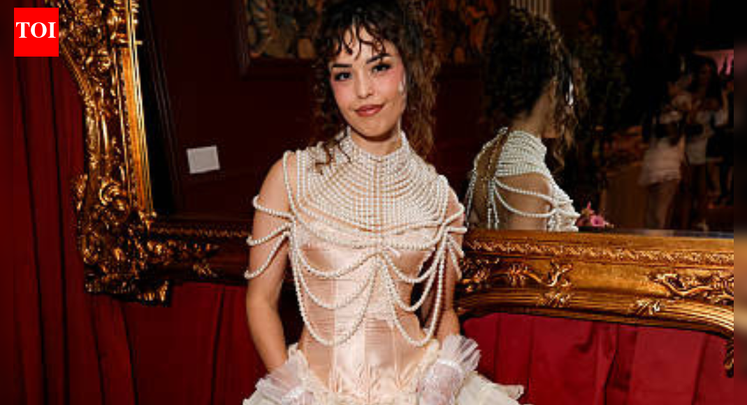 रेचेल वल्किरे ने फ़ेज़ कबीले के सदस्यों के सामूहिक प्रस्थान पर प्रतिक्रिया व्यक्त की, मिज़किफ़ ने पूछा कि क्या यह एक पीआर कदम है