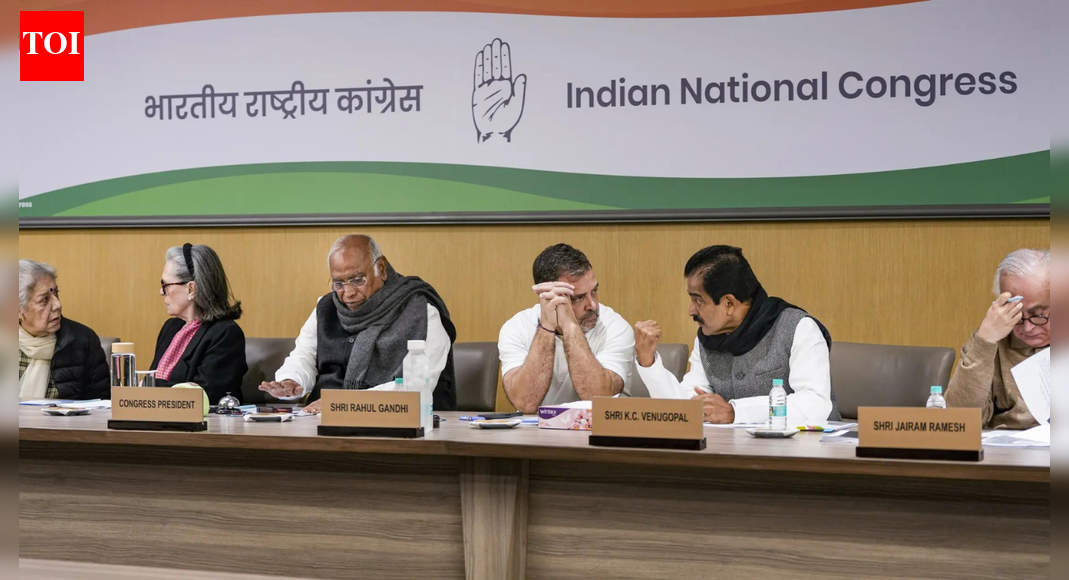 सीडब्ल्यूसी बैठक: दिल्ली में कांग्रेस नेताओं की बैठक; सिद्धारमैया, डीकेएस और थरूर मौजूद | भारत समाचार