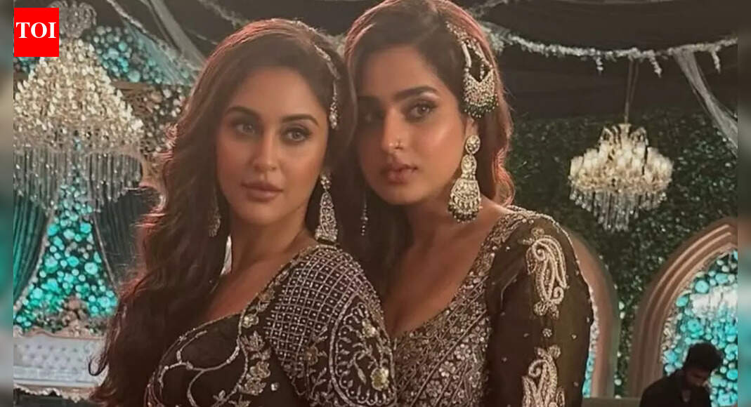 क्रिस्टल डिसूजा ने ‘धुरंधर’ के गाने ‘शरारत’ में अपनी और आयशा खान की तुलना करने के लिए ट्रोल्स की आलोचना की, किसी भी प्रतिद्वंद्विता को खारिज किया: ‘महिलाओं के रूप में, हम कम से कम एक अन्य महिला का समर्थन कर सकते हैं’ | हिंदी मूवी समाचार