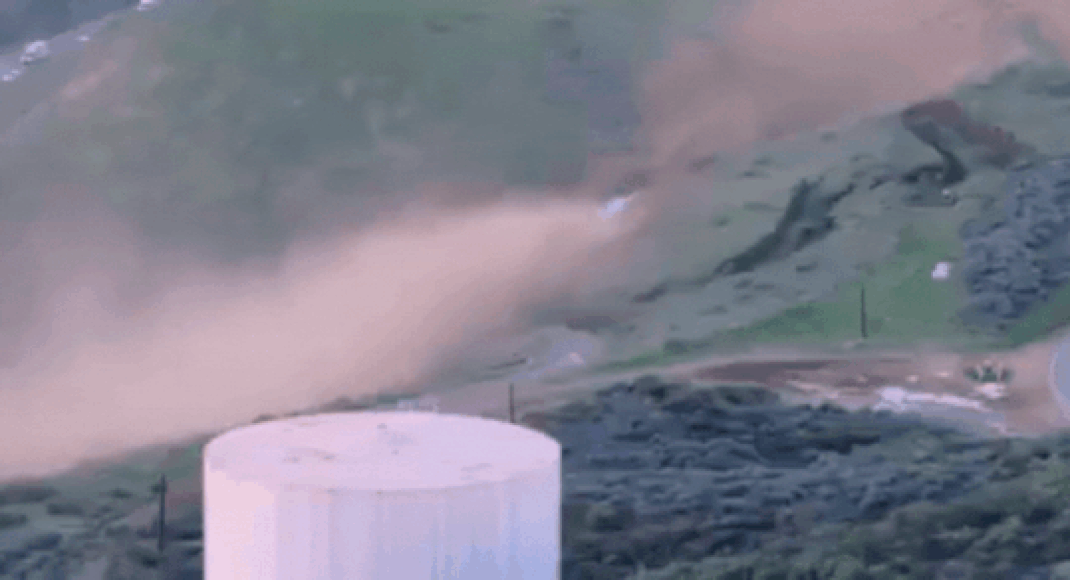 गैस पाइपलाइन विस्फोट से हिल गया कैलिफोर्निया: वीडियो में आसमान में मलबे के बादल भरते हुए दिखाया गया है; निवासी ‘जेट जैसी’ गर्जना की रिपोर्ट करते हैं