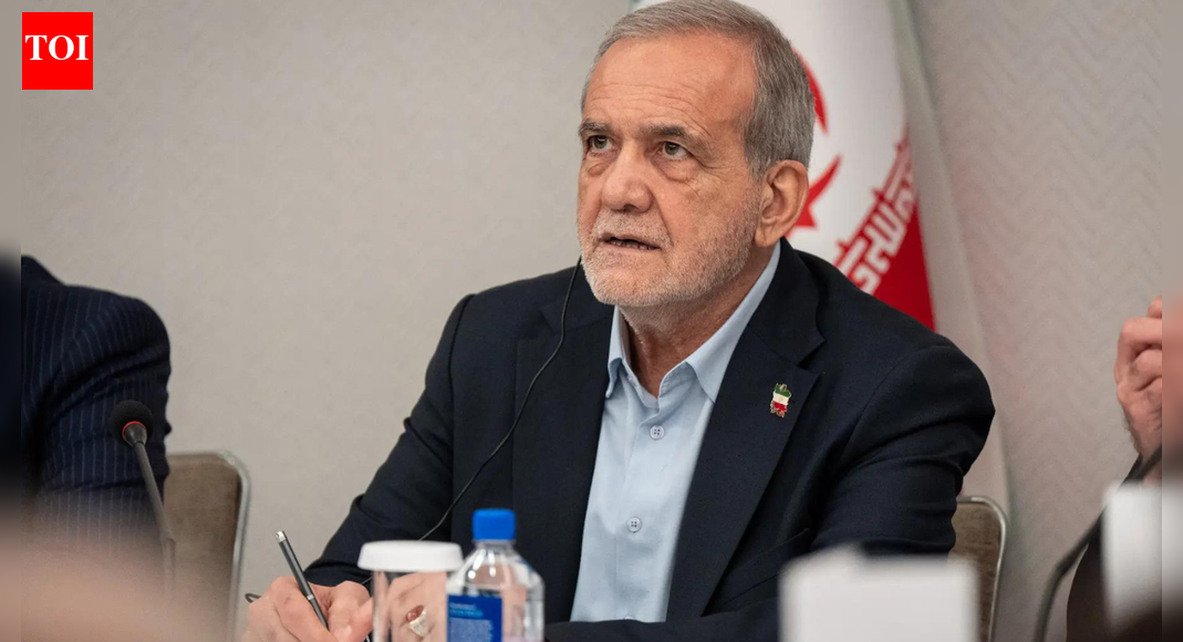 ‘मैं नहीं चाहता कि ईरान खड़ा रहे’: पेज़ेशकियान का कहना है कि देश को पश्चिम और इज़राइल के साथ ‘पूर्ण युद्ध’ का सामना करना पड़ रहा है; निर्णायक प्रतिक्रिया का वादा करता है