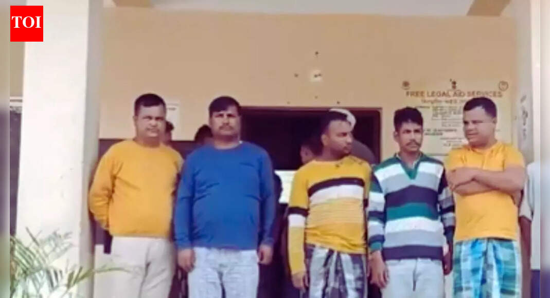 ‘पहलगाम हमले के बाद जारी की गई आतंकवादी सामग्री’: असम के लखीमपुर में भीड़ ने पुलिस पर हमला कर आरोपियों को छुड़ाया; 10 गिरफ्तार | गुवाहाटी समाचार