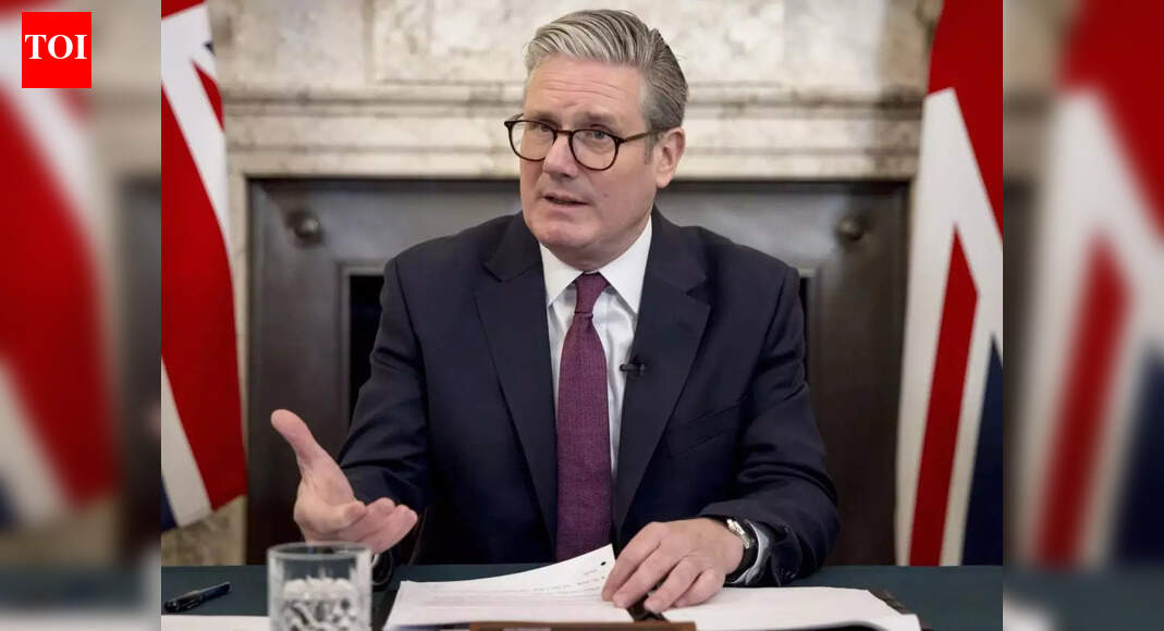 क्या स्टार्मर ने ब्रिटेन में कर्फ्यू लगाया? नहीं, यह सिर्फ एक नकली टिकटॉक वीडियो है।