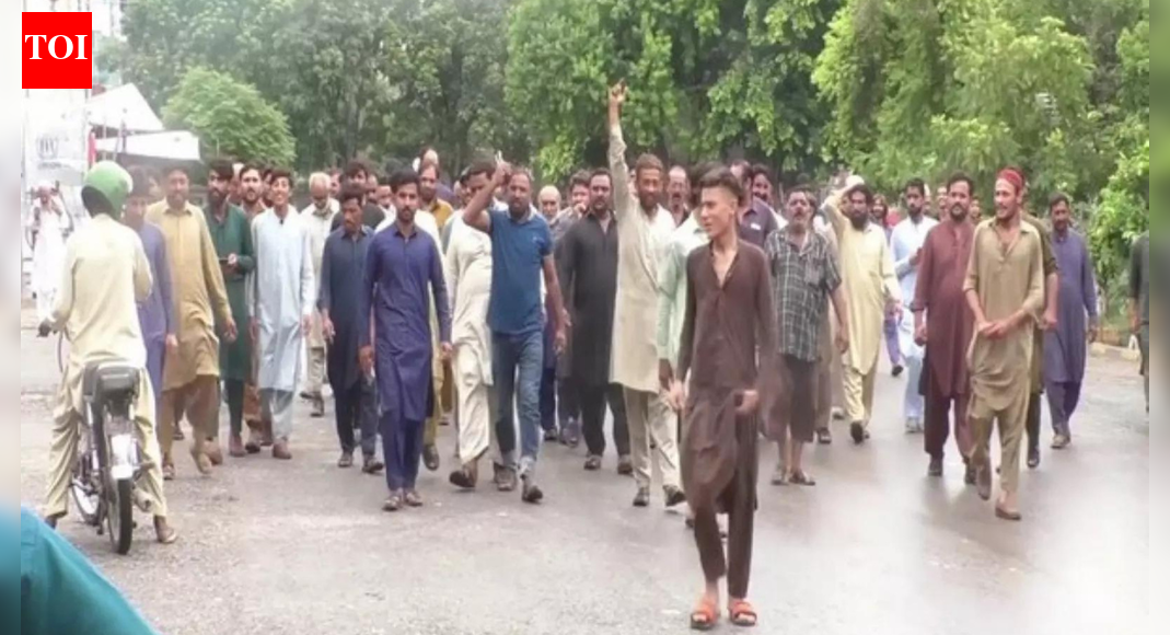 राष्ट्रव्यापी विरोध की धमकी: पाकिस्तानी व्यापारियों ने पीओएस मशीनें लागू होने पर हड़ताल की घोषणा की; सरकार से अपनी कर नीतियों पर पुनर्विचार करने का आग्रह