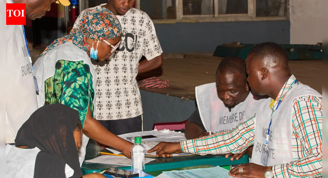 जुंटा नेता को गिनी के राष्ट्रपति चुनाव का विजेता घोषित किया गया