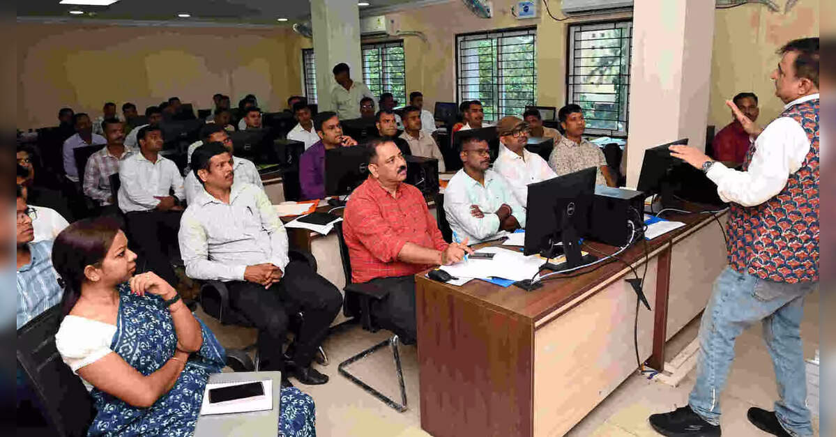 ओडिशा में 3.5 लाख लोगों ने 16 महीनों में साइबर अपराधों से 222 करोड़ रुपये गंवाए: मुख्यमंत्री ने सदन को बताया, इकोनॉमिकटाइम्सबी2बी