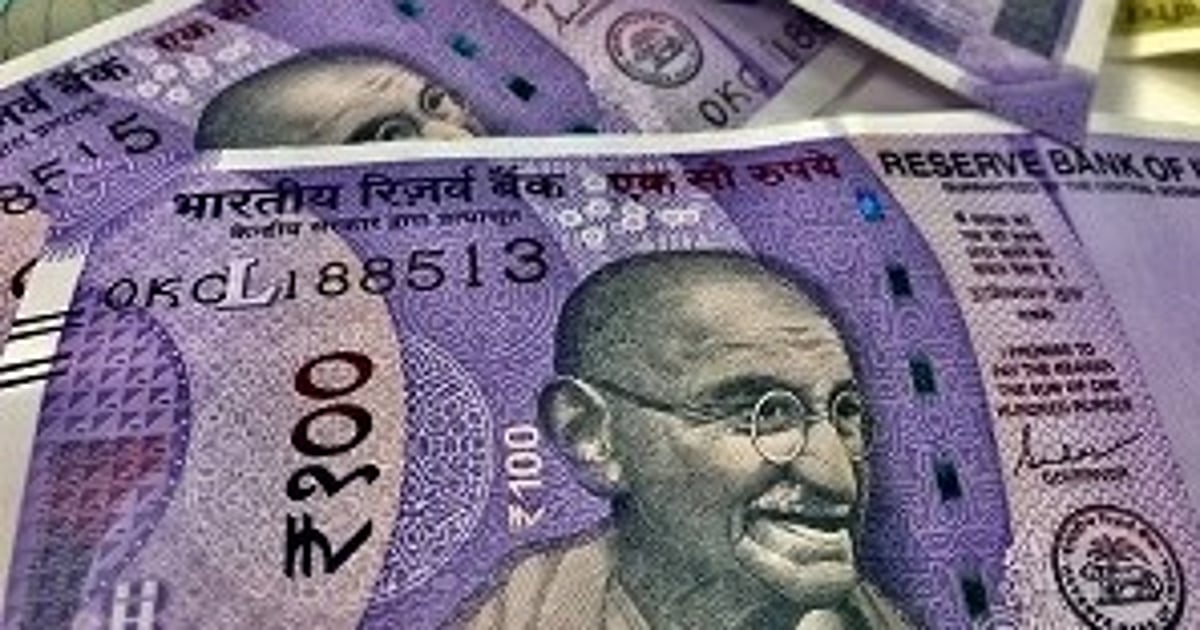 अमेरिकी डॉलर के मुकाबले रुपया 9 पैसे गिरकर 89.96 पर बंद हुआ
