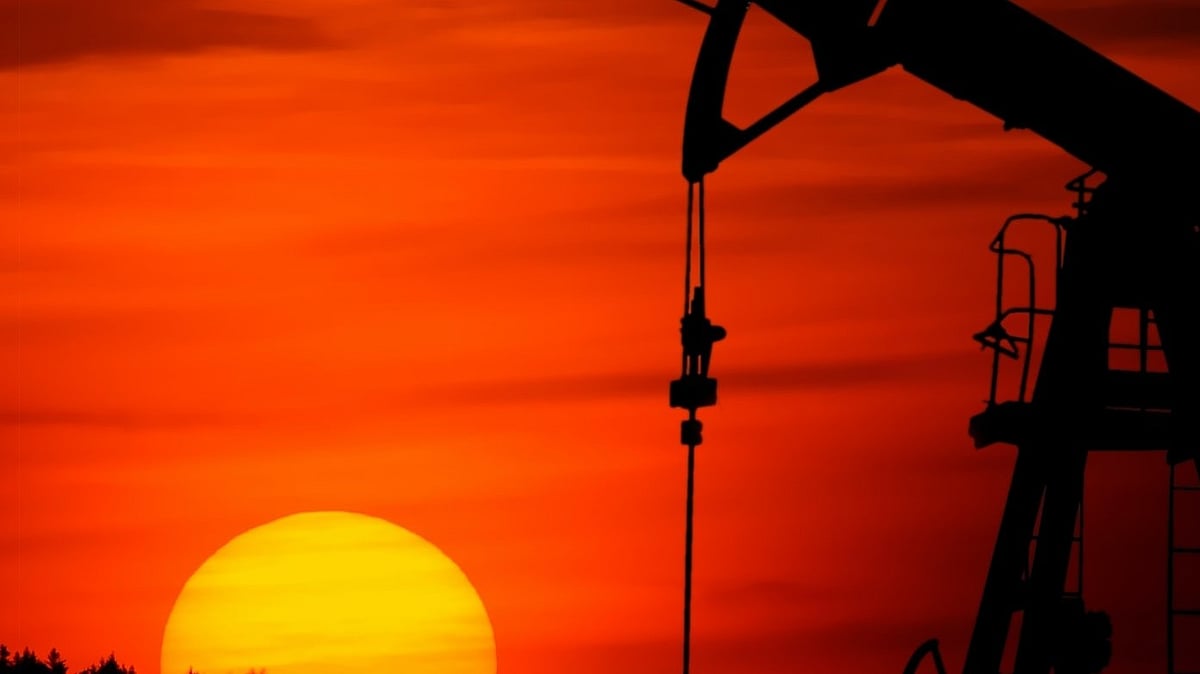 प्रतिबंधों के बीच दिसंबर में भारत का रूसी तेल आयात एक तिहाई तक गिर जाएगा