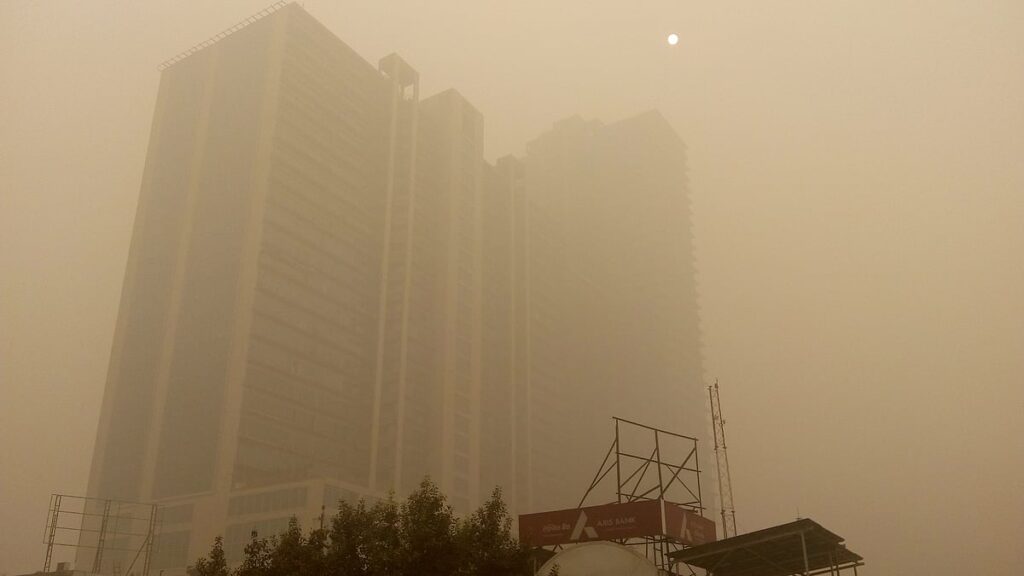 अकुम्स के वित्त अध्यक्ष ने इस्तीफा दिया