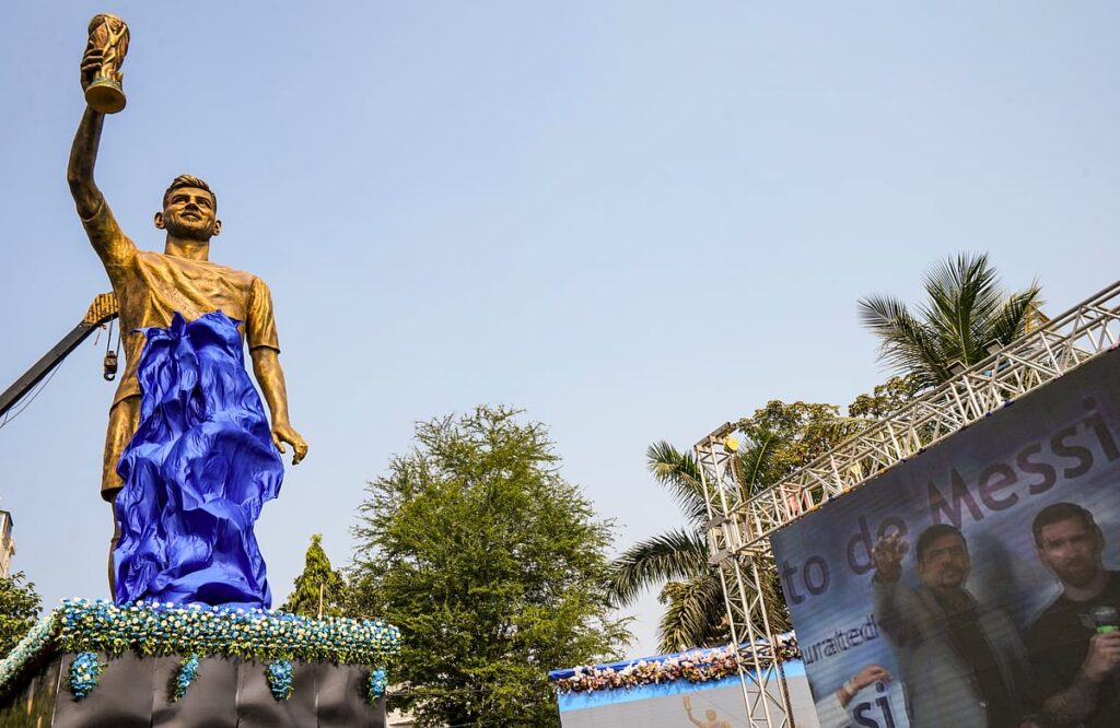 लियोनेल मेस्सी इंडिया टूर 2025 लाइव अपडेट: मेस्सी ने वस्तुतः कोलकाता में प्रतिमा का उद्घाटन किया लियोनेल मेस्सी इंडिया टूर 2025 लाइव अपडेट: मेस्सी ने वस्तुतः कोलकाता में प्रतिमा का उद्घाटन किया