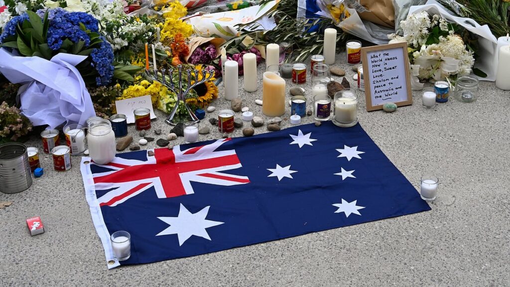 अधिकारियों का कहना है कि दो हमलावरों में से एक के पास भारतीय पासपोर्ट था अधिकारियों का कहना है कि दो हमलावरों में से एक के पास भारतीय पासपोर्ट था