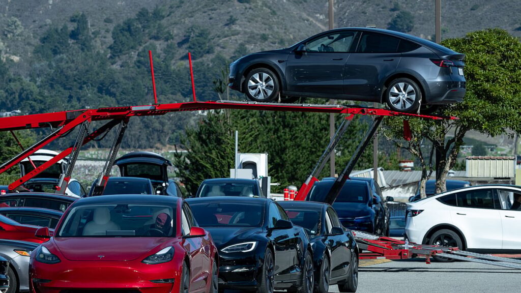 टेस्ला को कैलिफोर्निया में बिक्री निलंबन का सामना करना पड़ेगा जब तक कि वह अपनी मार्केटिंग में बदलाव नहीं करती