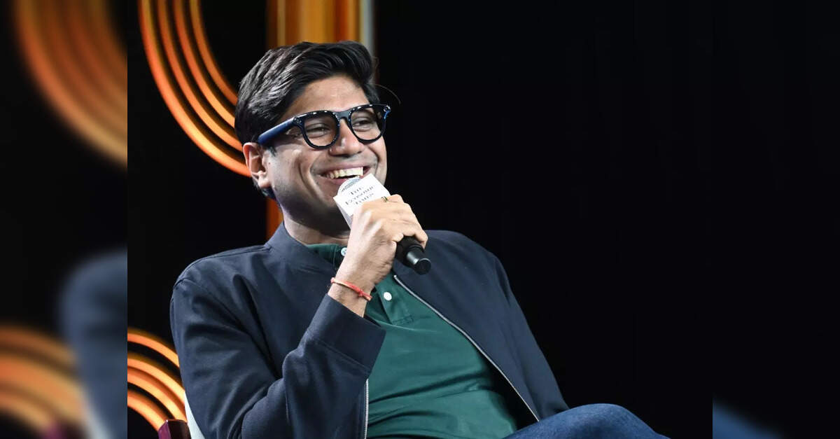 लेंसकार्ट ने आईपीओ के बाद वॉल्यूम ग्रोथ को प्राथमिकता दी, वर्टिकल इंटीग्रेशन के साथ मार्जिन बढ़ाया, इकोनॉमिकटाइम्सबी2बी