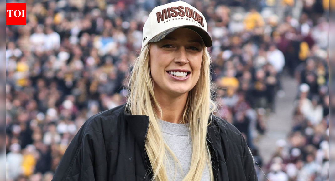 सोफी कनिंघम के 2025 के सर्वश्रेष्ठ क्षण: इंडियाना फीवर स्टार ने हृदयस्पर्शी धन्यवाद पोस्ट में मुख्य अंश साझा किए | एनबीए न्यूज़