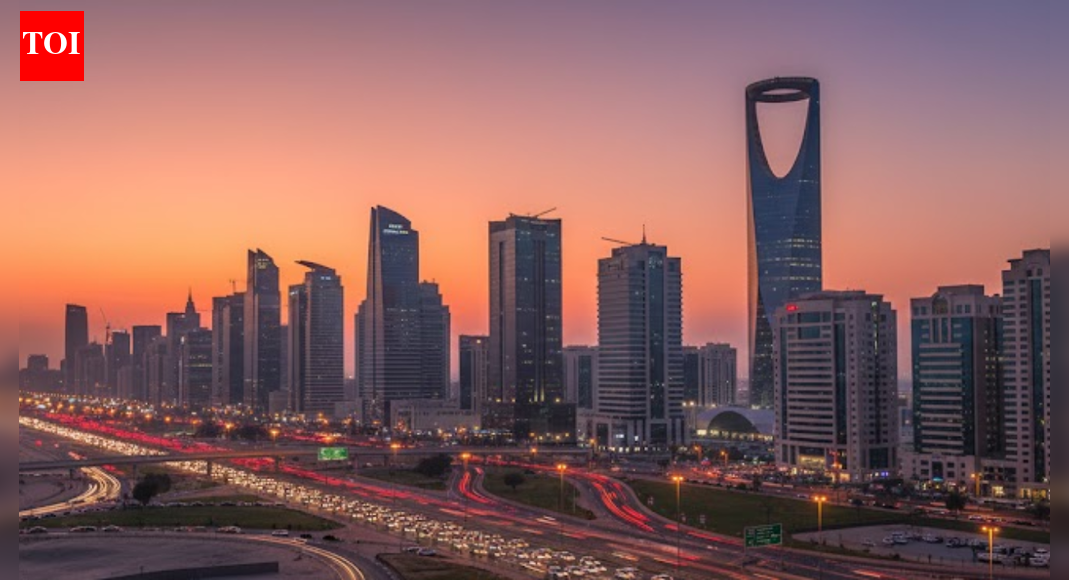 सऊदी वित्त मंत्री ने 2026 तक 217 अरब रुपये (.9 बिलियन) की उधार योजना को मंजूरी दी | विश्व समाचार