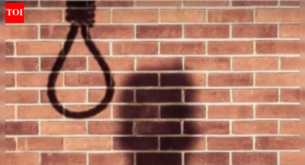 सागर हादसा: पारिवारिक विवाद के बाद पति ने लगाई फांसी, शव देख पत्नी कुएं में कूदी; 3 महीने का बच्चा अनाथ हो गया | भोपाल समाचार