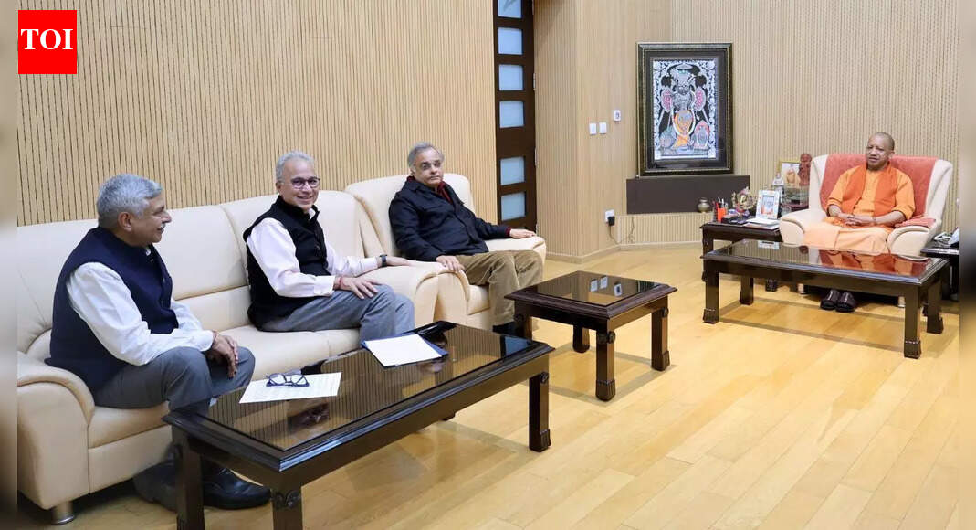 निवेश पर चर्चा के लिए औद्योगिक नेताओं ने उत्तर प्रदेश के मुख्यमंत्री योगी आदित्यनाथ से मुलाकात की | भारत समाचार