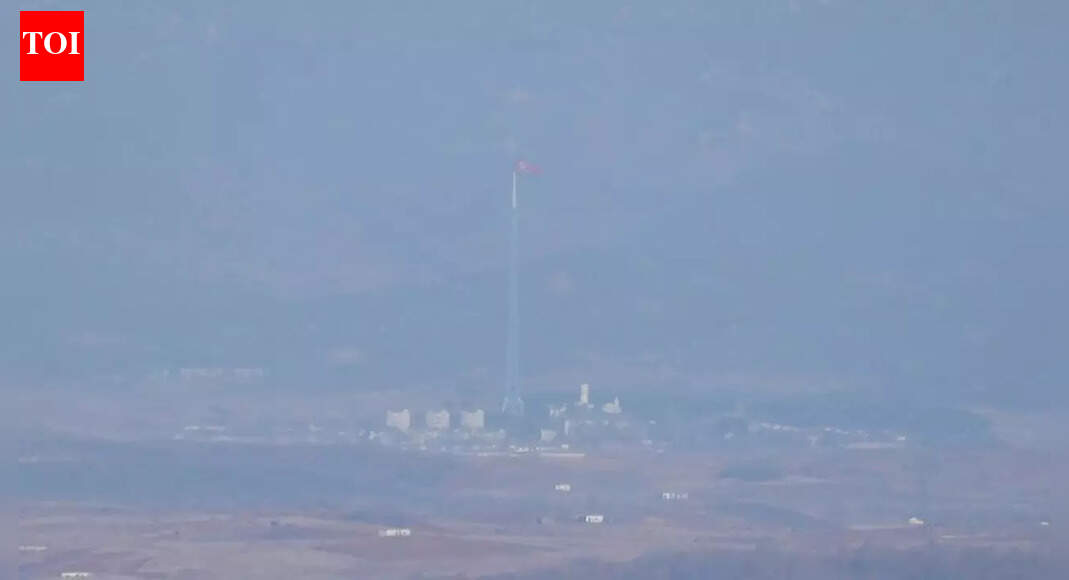 ‘यह लगभग 900 किमी तक उड़ी’: उत्तर कोरिया ने समुद्र में बैलिस्टिक मिसाइलें दागीं; यह क्षण नेता की सियोल से चीन यात्रा के साथ मेल खाता है।