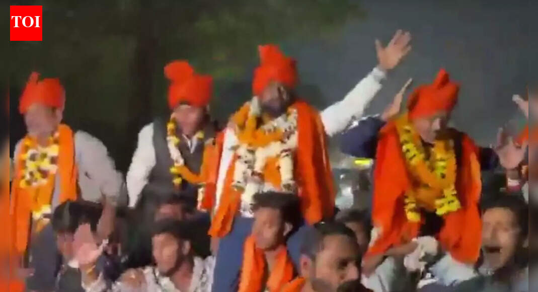 रायपुर मॉल में तोड़फोड़: आरोपी का फूलमालाओं और जुलूस के साथ हीरो जैसा स्वागत; कांग्रेस ने लगाया बीजेपी प्रायोजन का आरोप | रायपुर समाचार