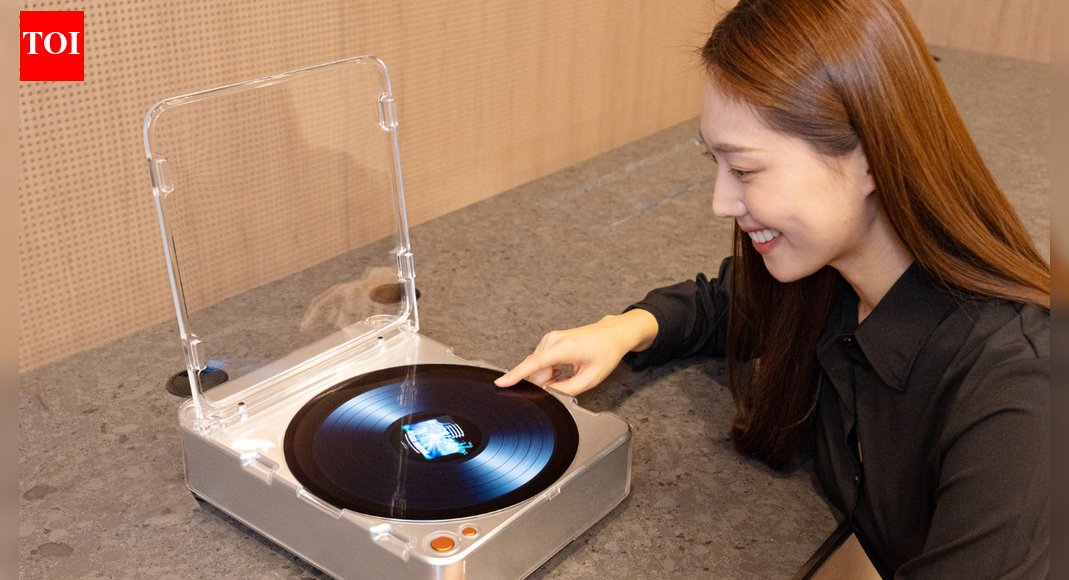 सीईएस 2026: सैमसंग कैसेट और टर्नटेबल्स पर ओएलईडी स्क्रीन लगाता है जिनमें एआई है