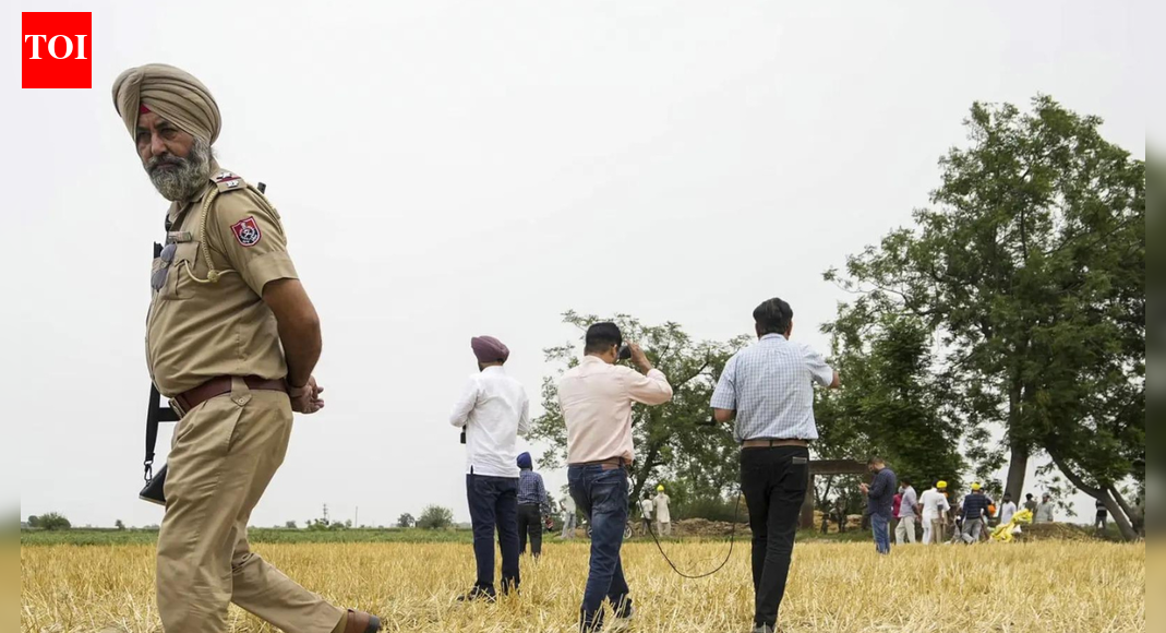 ‘पाकिस्तान के जाल में फंस गया’: 15 वर्षीय किशोर ने आईएसआई और आतंकवादी नेटवर्क के साथ सुरक्षा जानकारी साझा की; पठानकोट में गिरफ्तार | भारत समाचार