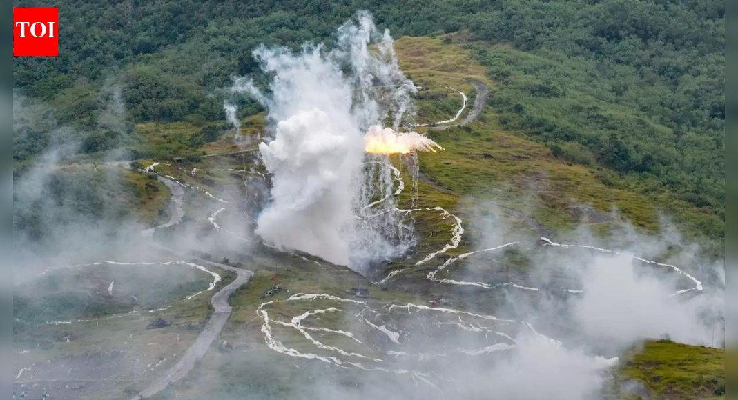ताइवान ने अपने क्षेत्र के आसपास चीनी पीएलए विमानों और 7 युद्धपोतों द्वारा 8 घुसपैठ का पता लगाया है