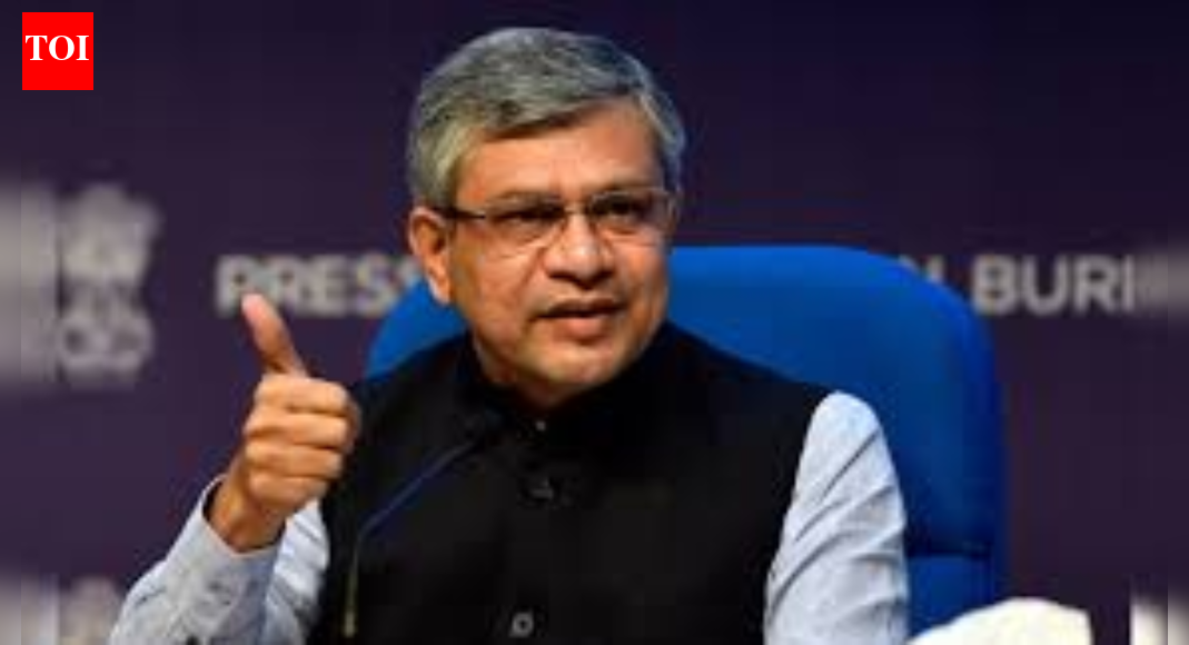 केंद्र ने औपनिवेशिक युग के ड्रेस कोड और प्रथाओं को समाप्त करने के लिए अभियान शुरू किया, रेलवे ने बंदगला कोट बंद किया | भारत समाचार