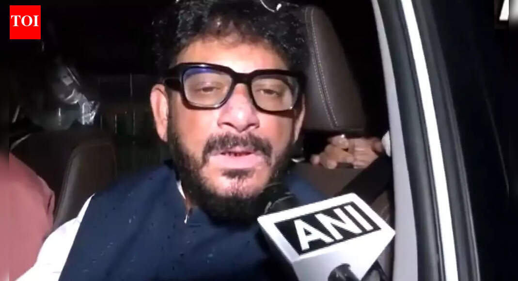 ‘मुझे खतरा है, कृपया आएं?’: वारिस पठान ने ओवेसी के हिजाब पहने पीएम की ‘इच्छा’ पर नितेश राणे को जवाब दिया। मुंबई समाचार