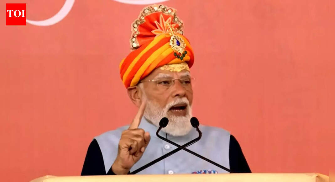 ‘गजनी से औरंगजेब तक’: पीएम मोदी ने सोमनाथ में इतिहास का जिक्र किया; मंदिर के लचीलेपन पर प्रकाश डालता है | भारत समाचार