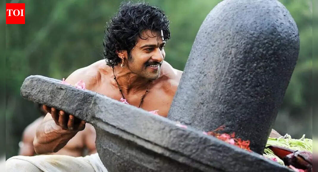 बड़े पैमाने पर कटौती से लेकर आतिशबाजी तक – यहां बताया गया है कि कैसे प्रशंसक अपने प्रिय दक्षिण सितारों की रिहाई का जश्न मनाने के लिए पागल हो गए | तेलुगु सिनेमा समाचार