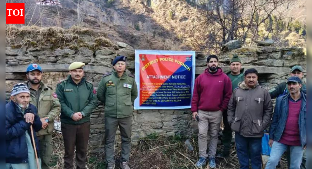 जम्मू-कश्मीर पुलिस ने पुंछ में पाकिस्तान स्थित आतंकी नियंत्रक की संपत्ति जब्त की | भारत समाचार