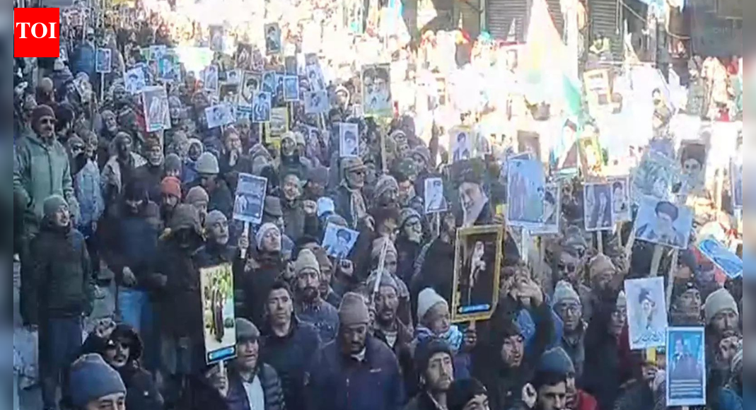 कारगिल में ईरान समर्थक विरोध प्रदर्शन तेज हो गए हैं क्योंकि यूपी के शिया मौलवियों ने सरकार से तेहरान का समर्थन करने का आग्रह किया है भारत समाचार