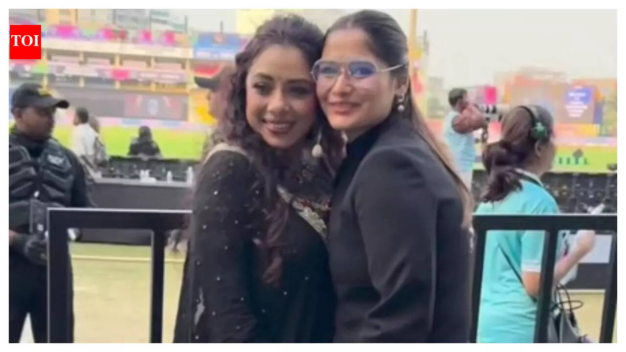 आरती सिंह ने ‘मॉम’ गोविंदा के साथ फोटोशूट के दौरान रूपाली गांगुली के साथ अपने रिश्ते को याद किया; कहते हैं, ‘मुझे याद है कि मैंने उसका साथ नहीं छोड़ा था, वह मुश्किल से 16 साल की थी।’