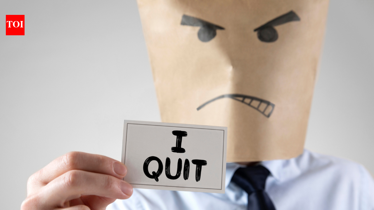 बदला लेने के लिए छोड़ना: एक नाटकीय प्रवृत्ति या कार्यस्थलों में दरार की आवाज़?