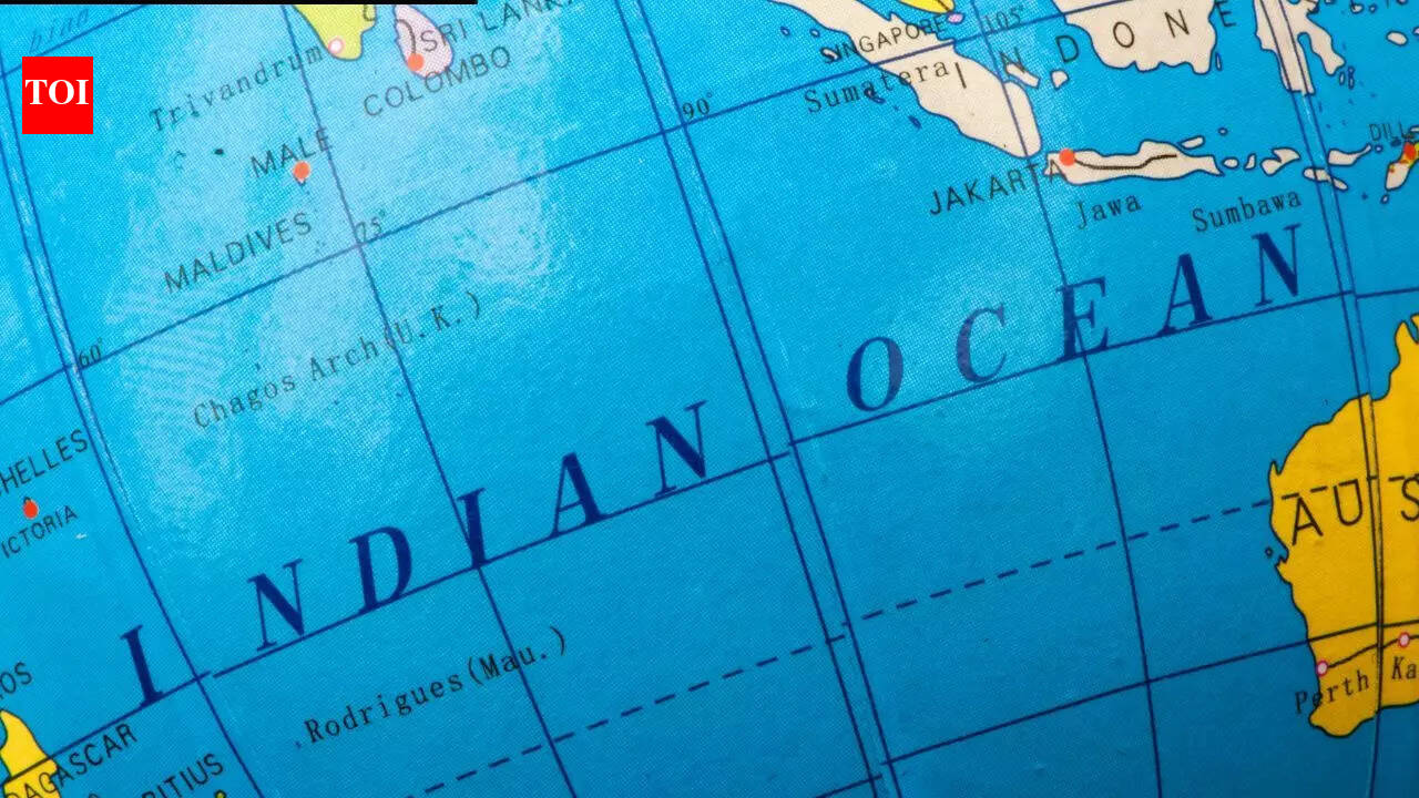 विश्व का सबसे बड़ा और गहरा गुरुत्वाकर्षण छिद्र हिंद महासागर में स्थित है