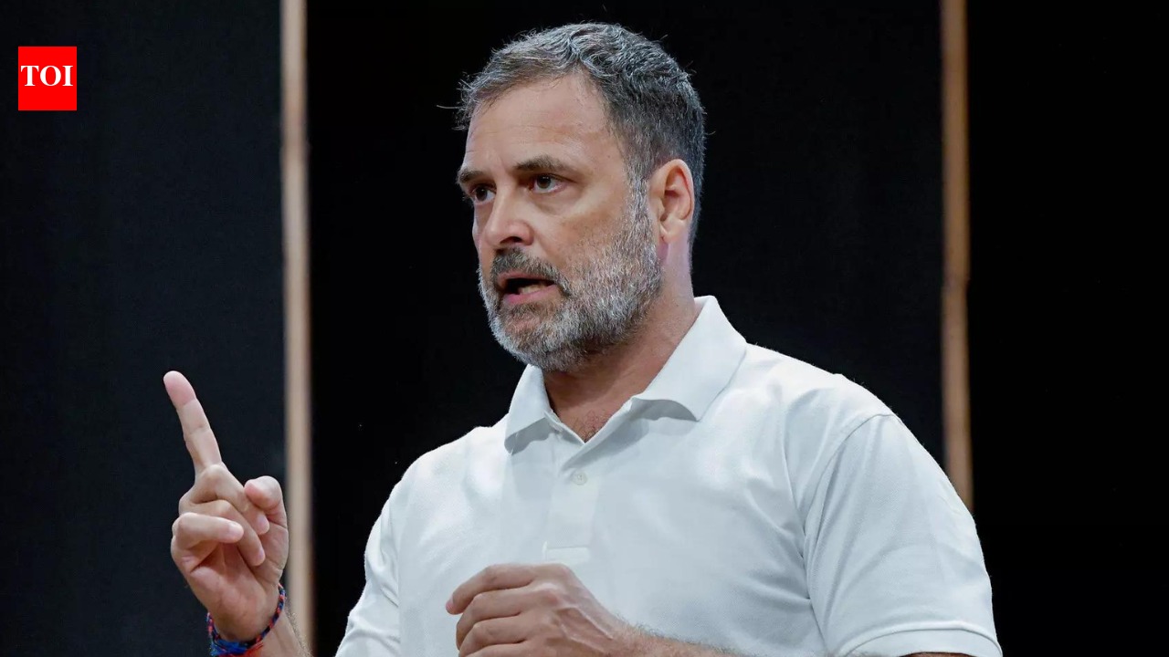 ‘मृत अर्थव्यवस्था’ फिर से प्रभावित: राहुल गांधी ने कपड़ा पर 50% अमेरिकी टैरिफ की ओर इशारा किया; पीएम मोदी को ठहराया जिम्मेदार | भारत समाचार