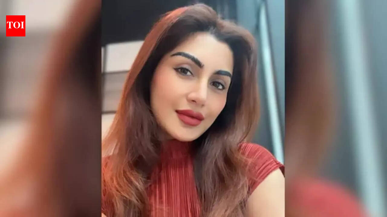 ‘धूम’ एक्ट्रेस रिमी सेन की कुल संपत्ति लगभग 80-85 करोड़ रुपये है और वह अब दुबई में एक रियल एस्टेट एजेंट हैं |