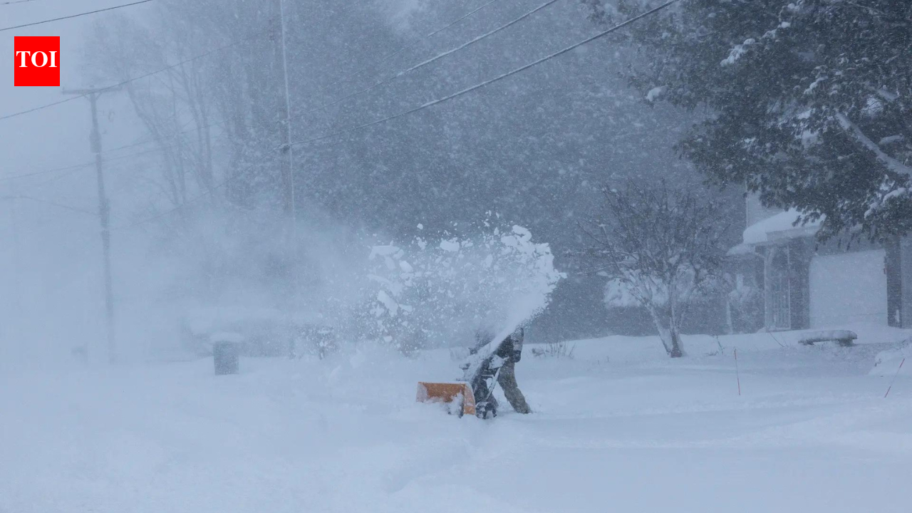 संयुक्त राज्य अमेरिका ऐतिहासिक शीतकालीन तूफान की तैयारी कर रहा है; बिजली कटौती और उड़ानें रद्द होने का खतरा बढ़ गया है: वह सब कुछ जो आपको जानना आवश्यक है