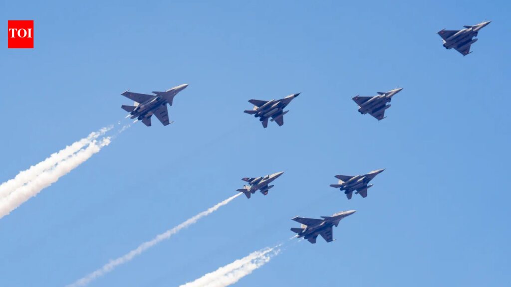 देखें: वीडियो में गणतंत्र दिवस की हवाई परेड की झलकियां दिखाई गई हैं, जिसे भारतीय वायुसेना के नजरिए से देखा गया है भारत समाचार देखें: वीडियो में गणतंत्र दिवस की हवाई परेड की झलकियां दिखाई गई हैं, जिसे भारतीय वायुसेना के नजरिए से देखा गया है भारत समाचार