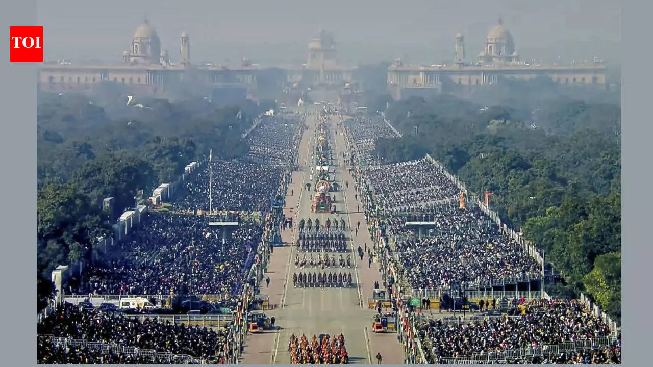 सेना का ‘चरणबद्ध युद्ध सूट’, भारतीय वायुसेना का फ्लाईपास्ट और सांस्कृतिक विविधता केंद्र स्तर पर: 77वें गणतंत्र दिवस की मुख्य बातें | भारत समाचार