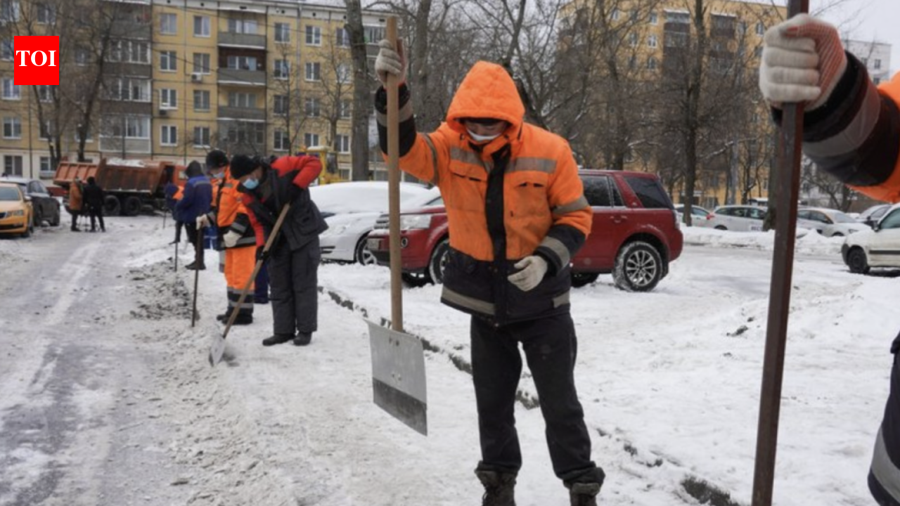श्रम की कमी के बीच रूस 2026 में 40,000 भारतीय श्रमिकों को काम पर रखेगा, प्रति माह 1,000 डॉलर तक का भुगतान करेगा: रिपोर्ट