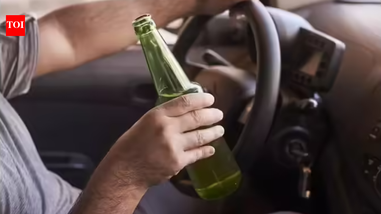 पूर्व भारतीय क्रिकेटर कथित तौर पर नशे में गाड़ी चलाते हुए खड़ी कारों से टकरा गए | क्रिकेट समाचार