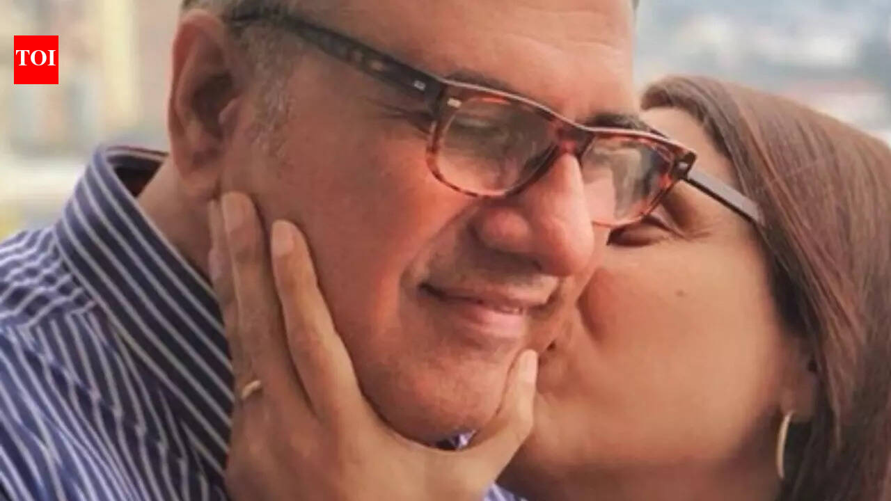 बोमन ईरानी और ज़ेनोबिया ईरानी ने अपनी 41वीं शादी की सालगिरह मनाई और मनमोहक वीडियो साझा किया |