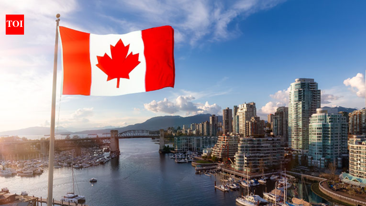 2027 तक विदेशी छात्रों को कनाडा छोड़ना होगा: ओंटारियो में अंतरराष्ट्रीय नामांकन में 97% की गिरावट के बीच अमेरिकी टिप्पणीकार ने चेतावनी दी