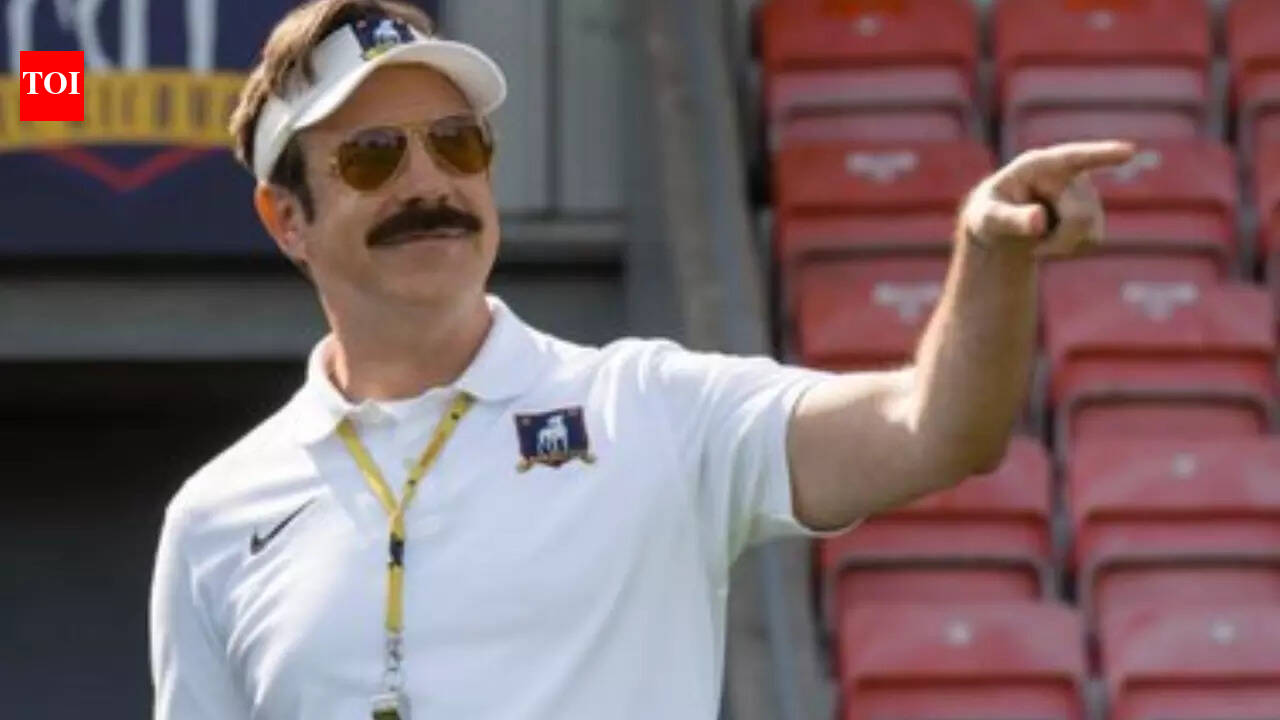 ‘टेड लासो’ सीजन 4: जेसन सुडेकिस का सितारा 2026 की गर्मियों में वापस आएगा; असंतुष्ट प्रशंसकों का कहना है कि ‘सीज़न 3 में शो का समापन बिल्कुल सही हुआ’ |